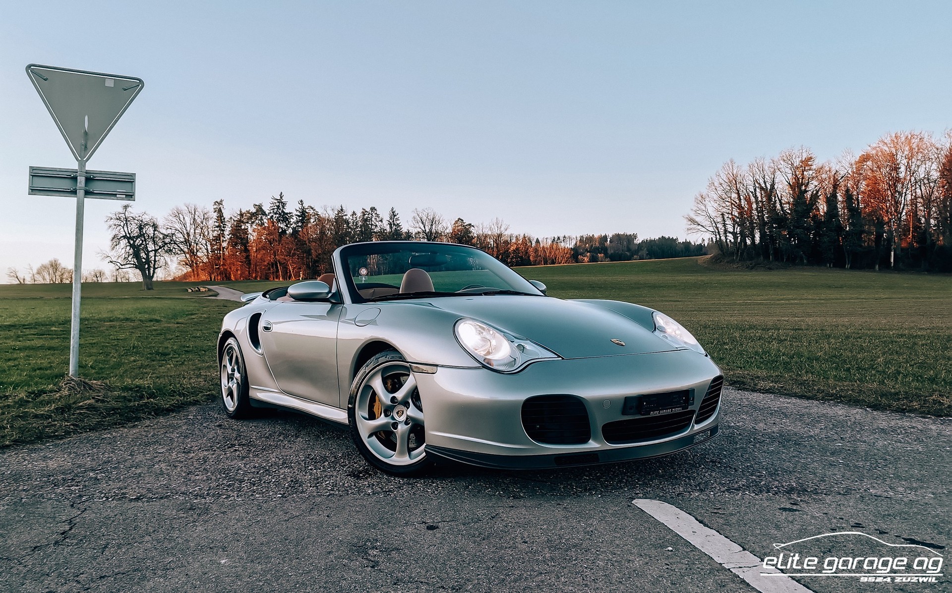 PORSCHE 911 Turbo S Cabrio-image-1