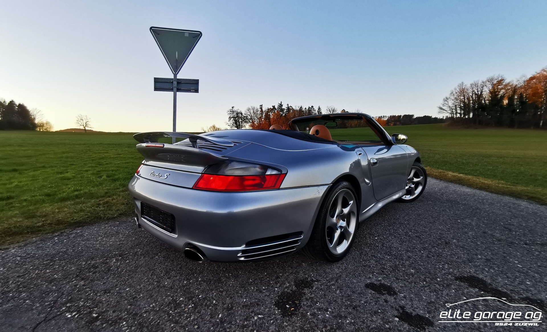 PORSCHE 911 Turbo S Cabrio-image-6
