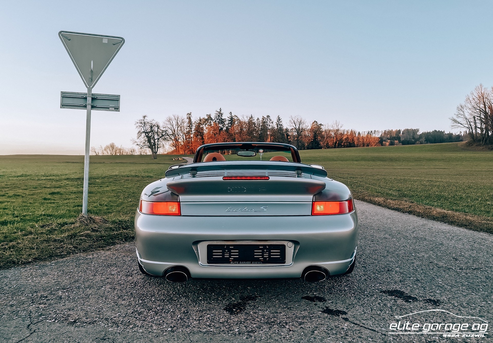 PORSCHE 911 Turbo S Cabrio-image-7