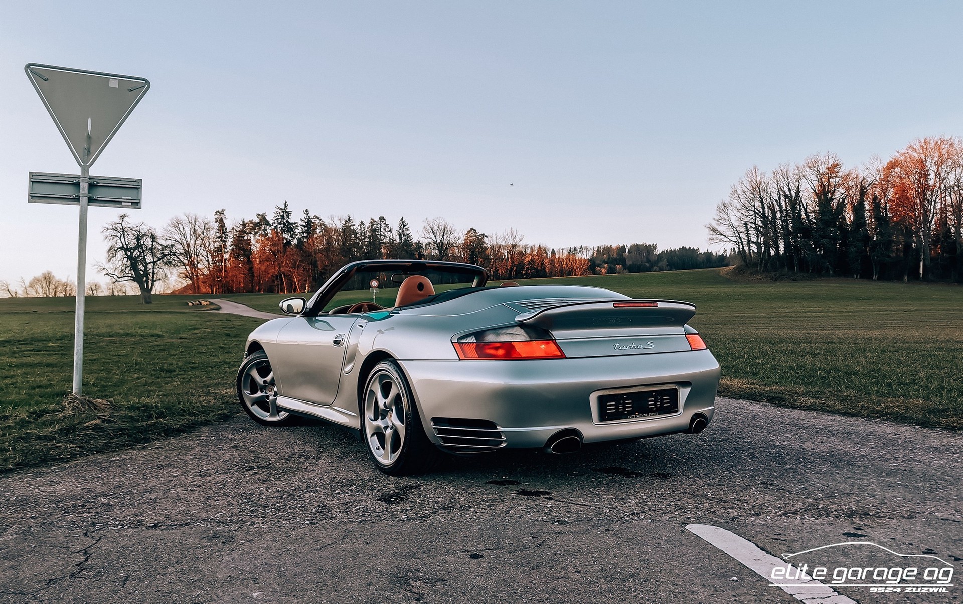 PORSCHE 911 Turbo S Cabrio-image-8