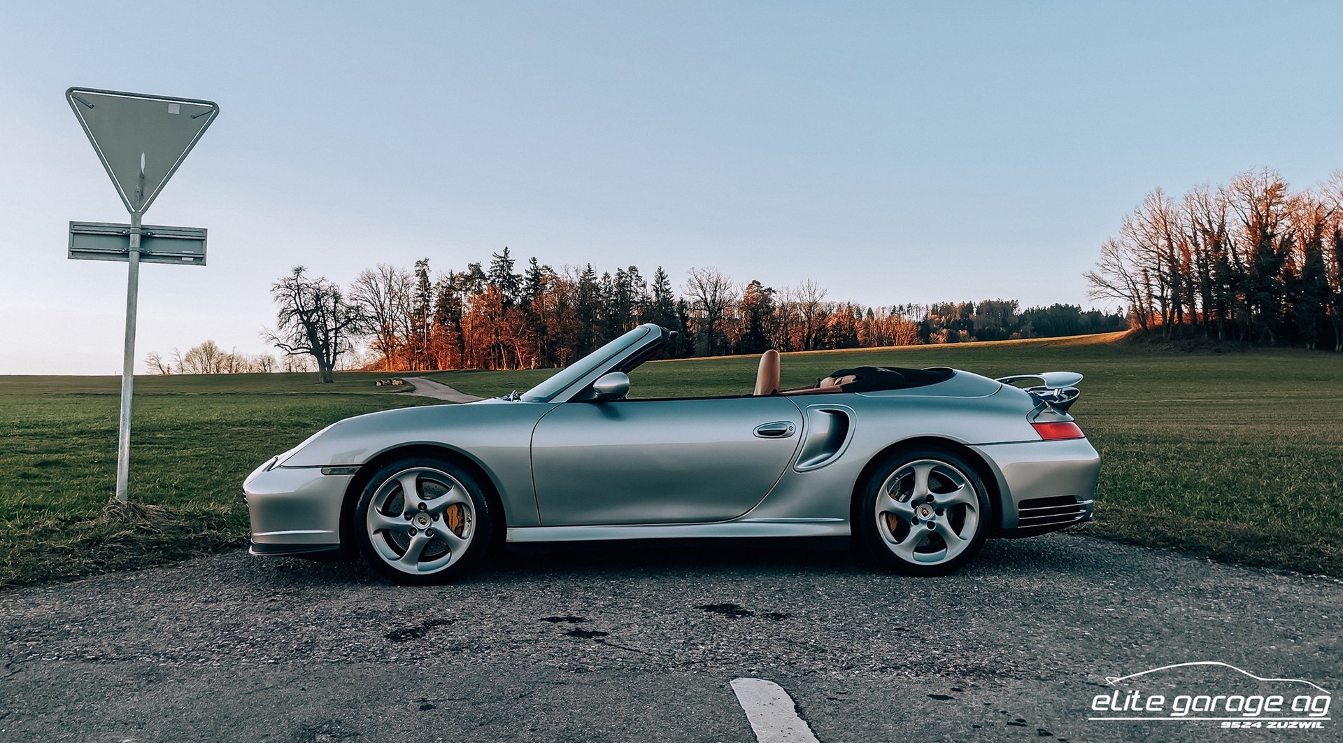 PORSCHE 911 Turbo S Cabrio-image-5