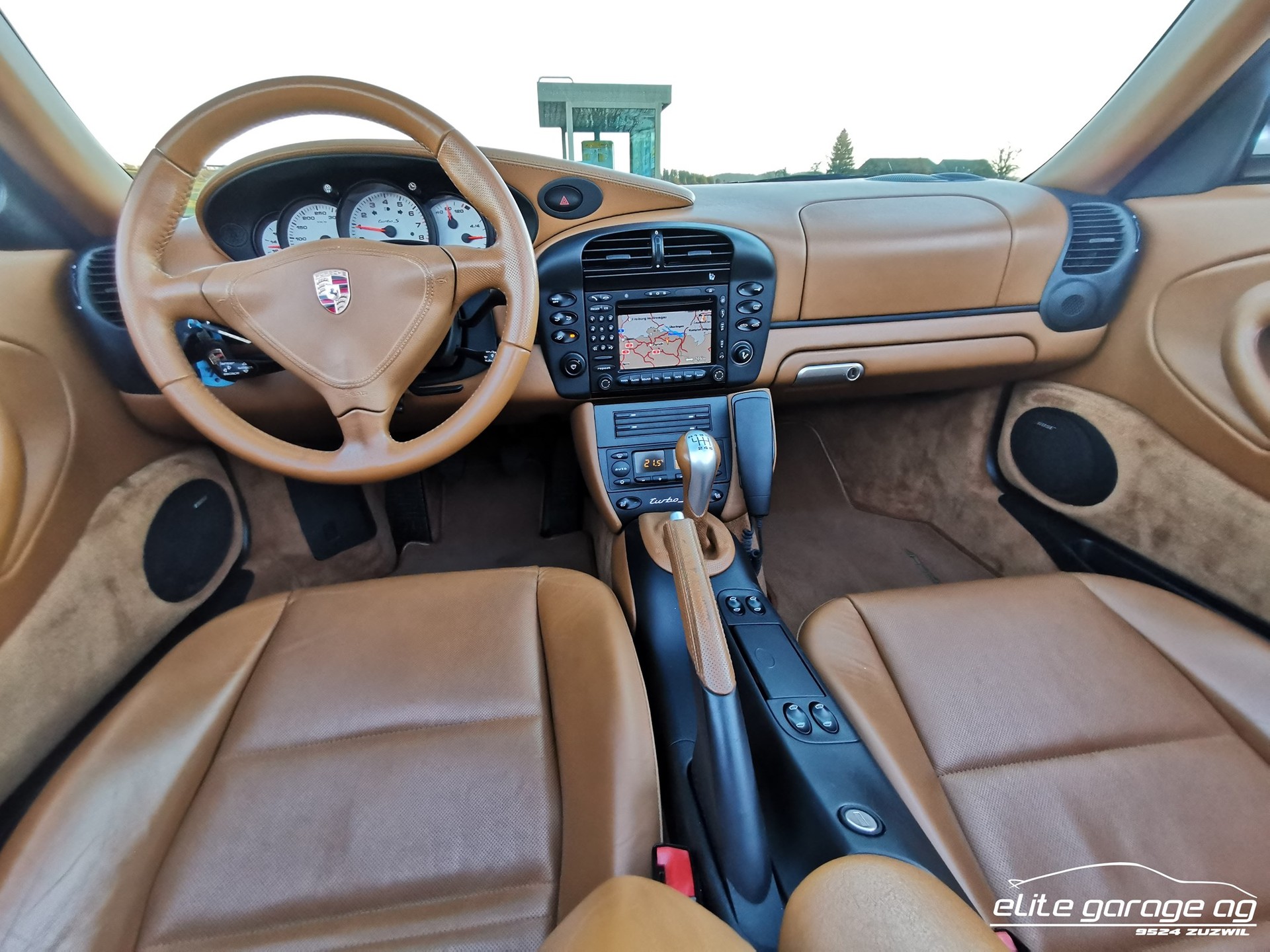 PORSCHE 911 Turbo S Cabrio-image-13