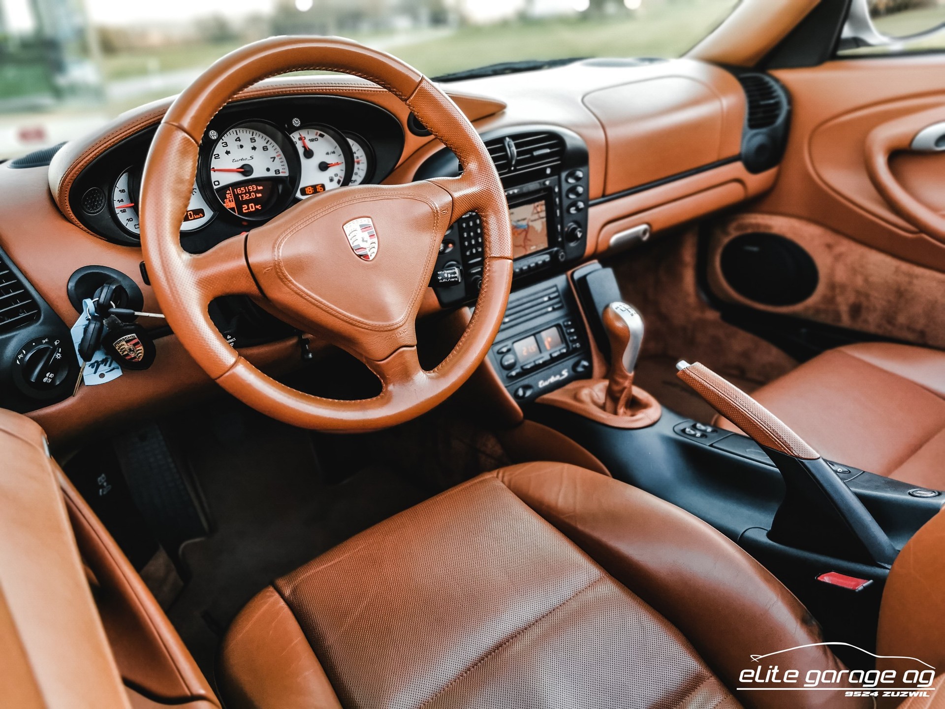 PORSCHE 911 Turbo S Cabrio-image-12