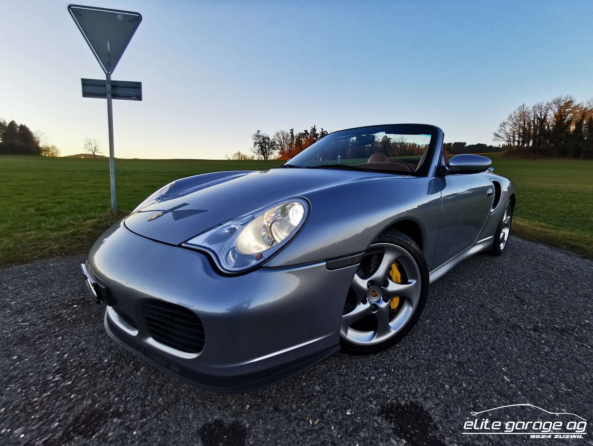 PORSCHE 911 Turbo S Cabrio-image-3