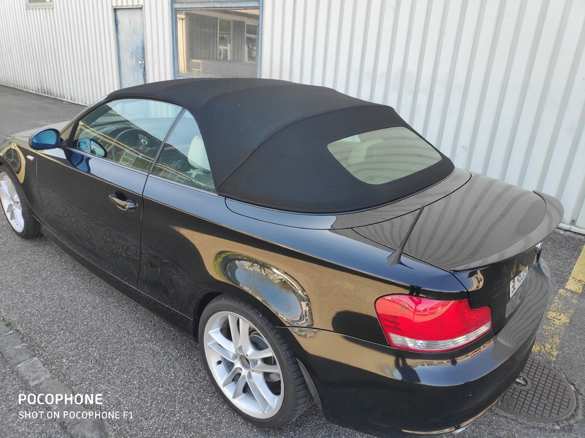 BMW 120i Cabrio-image-2