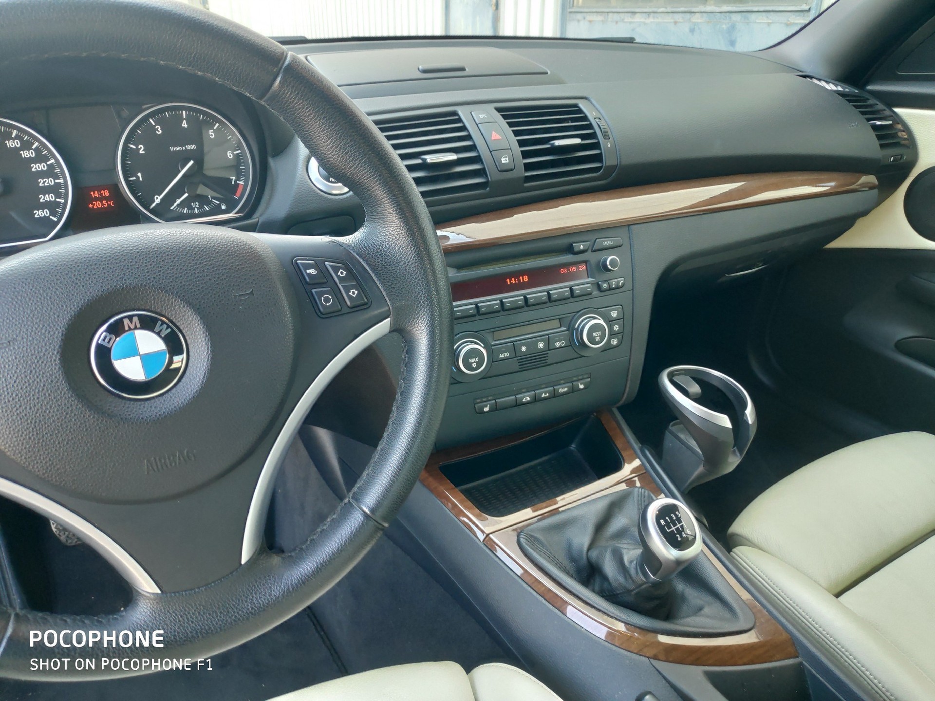 BMW 120i Cabrio-image-4