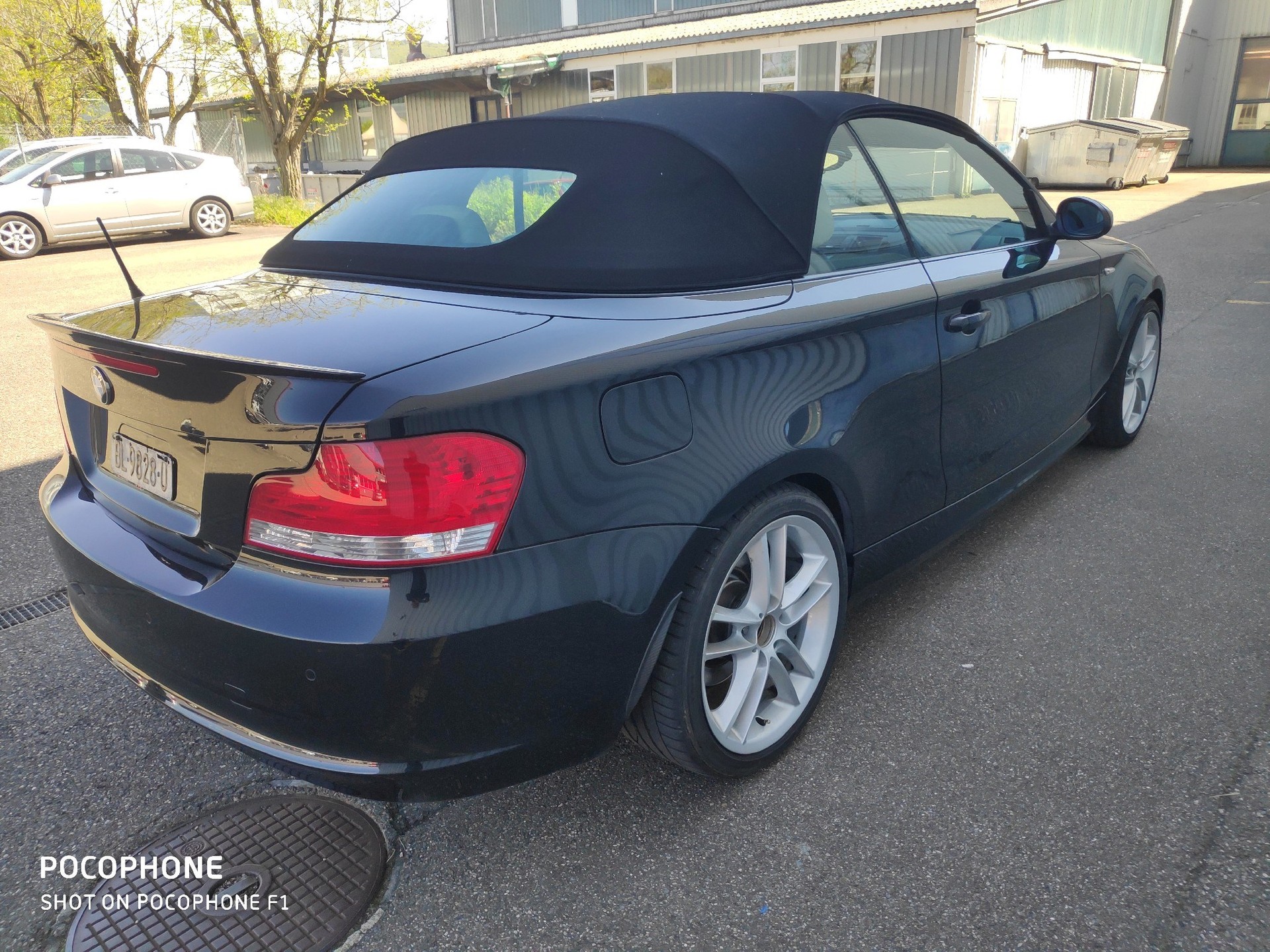 BMW 120i Cabrio-image-5