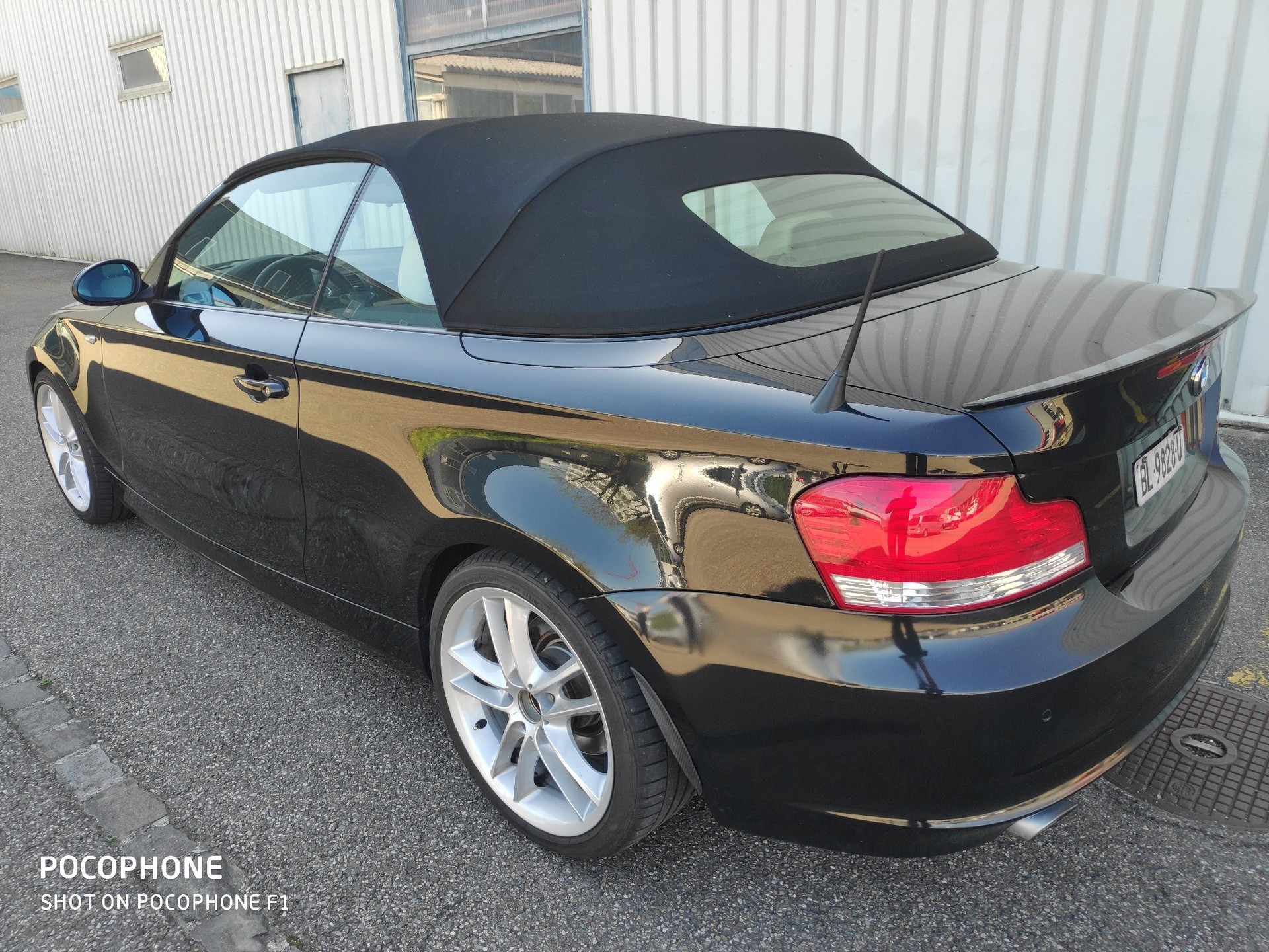 BMW 120i Cabrio-image-6