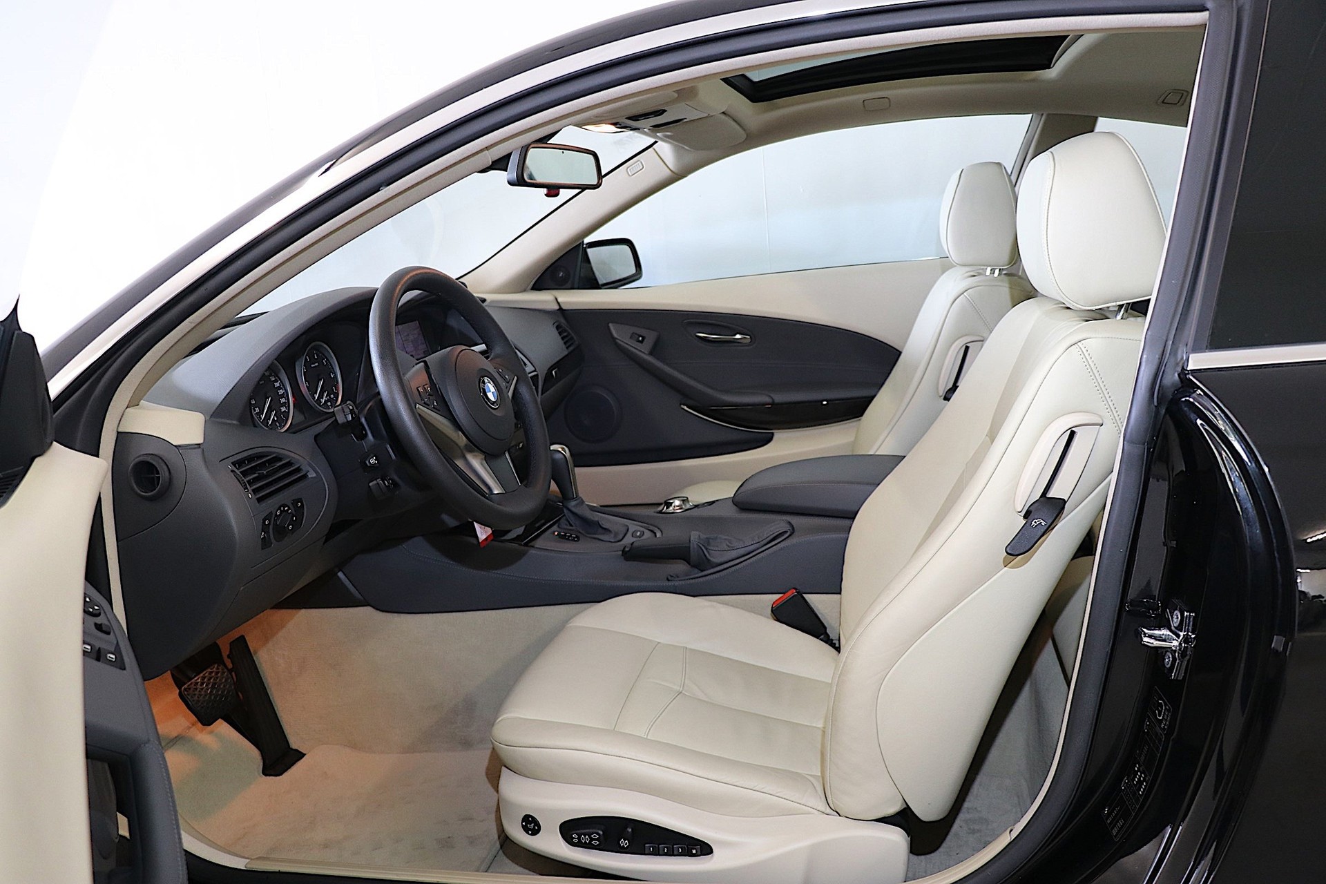 BMW 645i Coupé **Unikat**-image-5