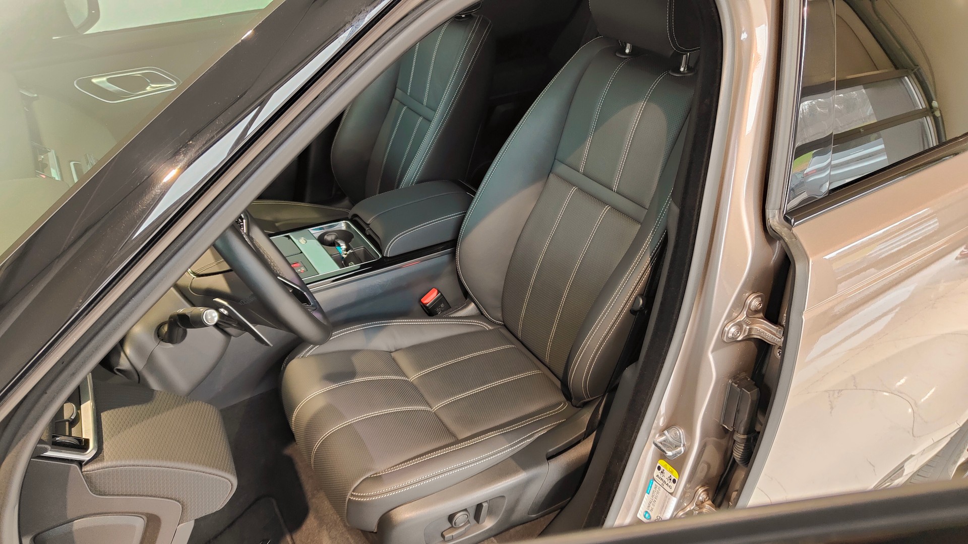 LAND ROVER Range Rover Velar P400e 2.0 I4 PHEV S Automatic-image-4