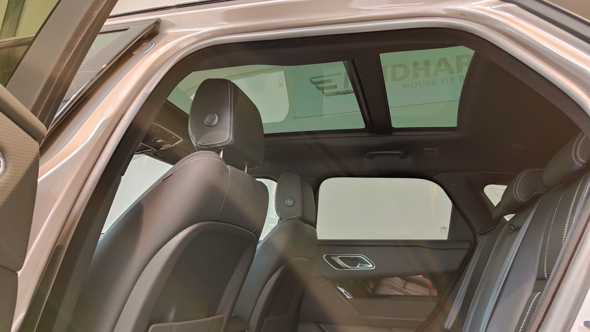 LAND ROVER Range Rover Velar P400e 2.0 I4 PHEV S Automatic-image-6