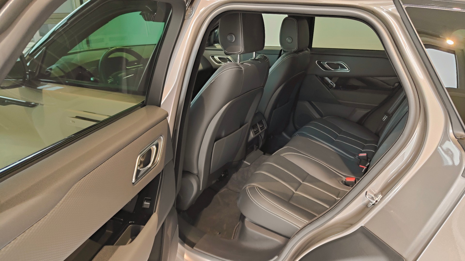 LAND ROVER Range Rover Velar P400e 2.0 I4 PHEV S Automatic-image-5