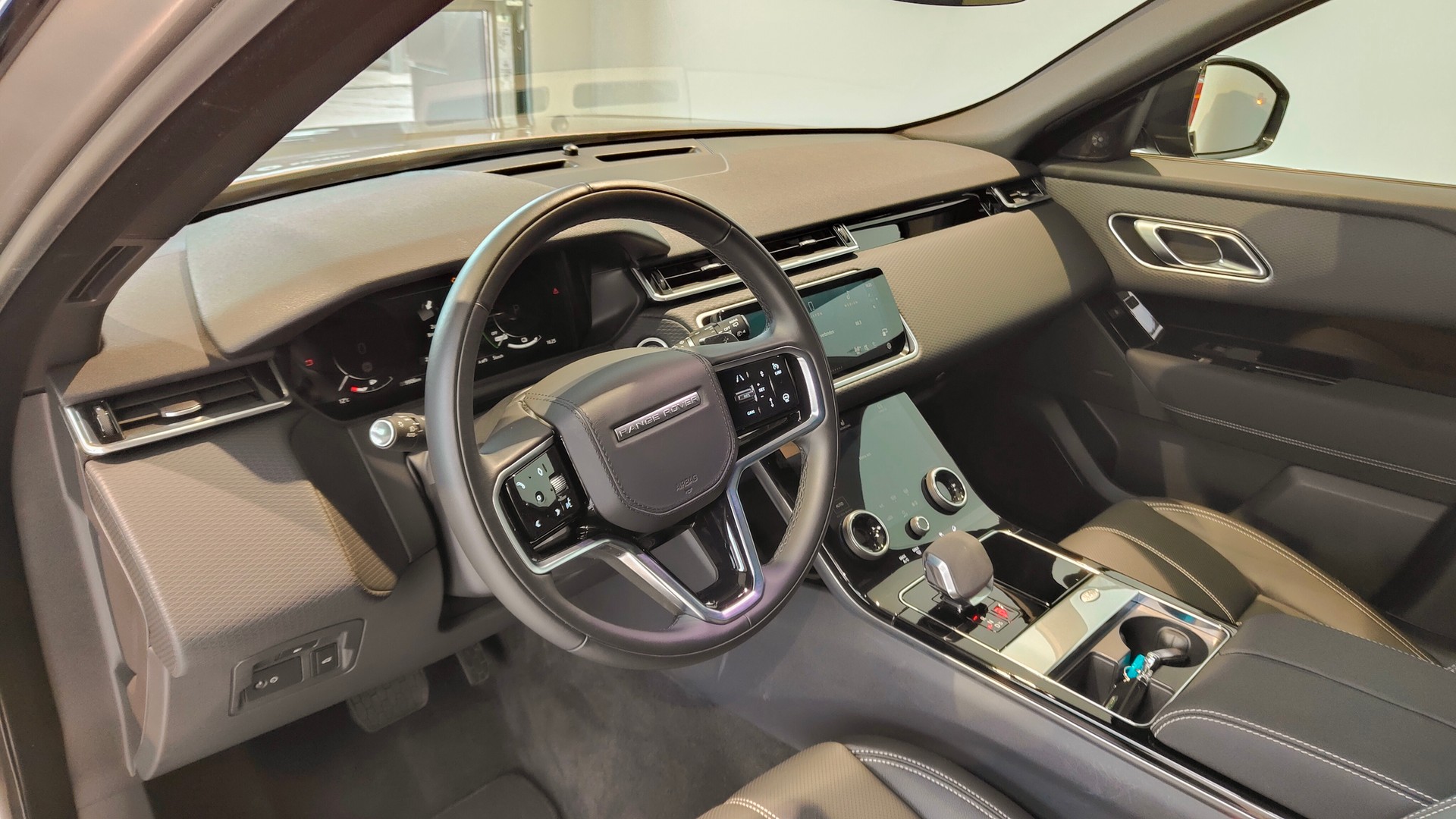 LAND ROVER Range Rover Velar P400e 2.0 I4 PHEV S Automatic-image-3