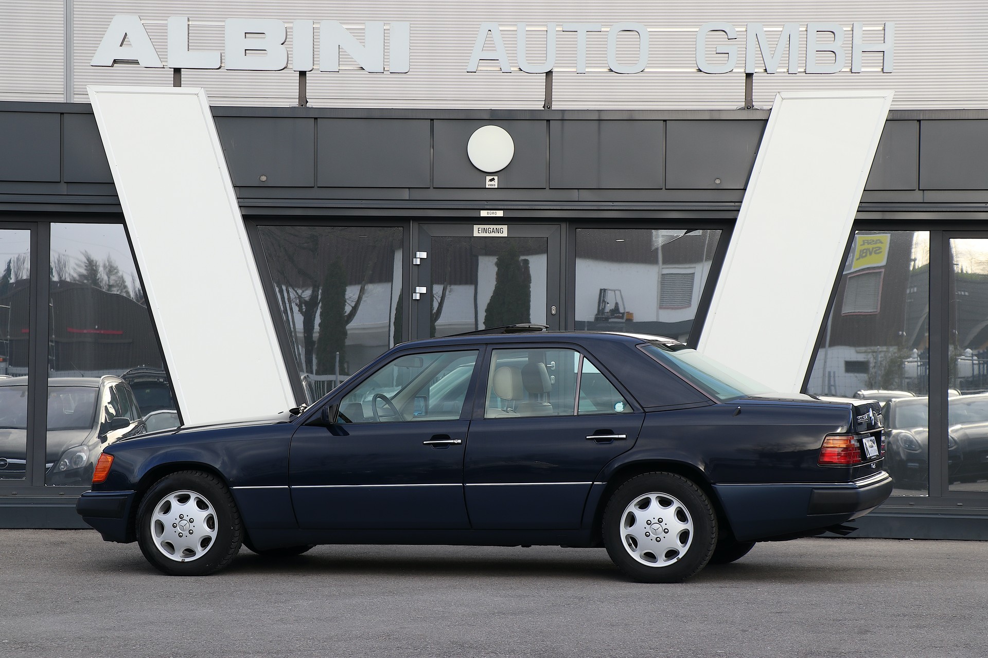 MERCEDES-BENZ 300 E-24*Veteranenfahrzeug*-showroom-element-3