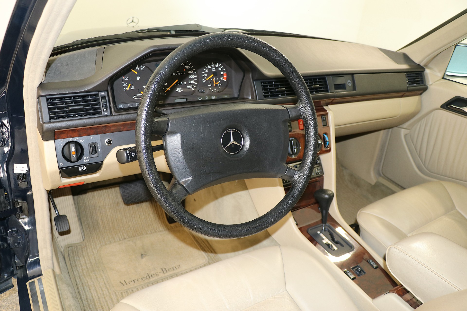 MERCEDES-BENZ 300 E-24*Veteranenfahrzeug*-image-7