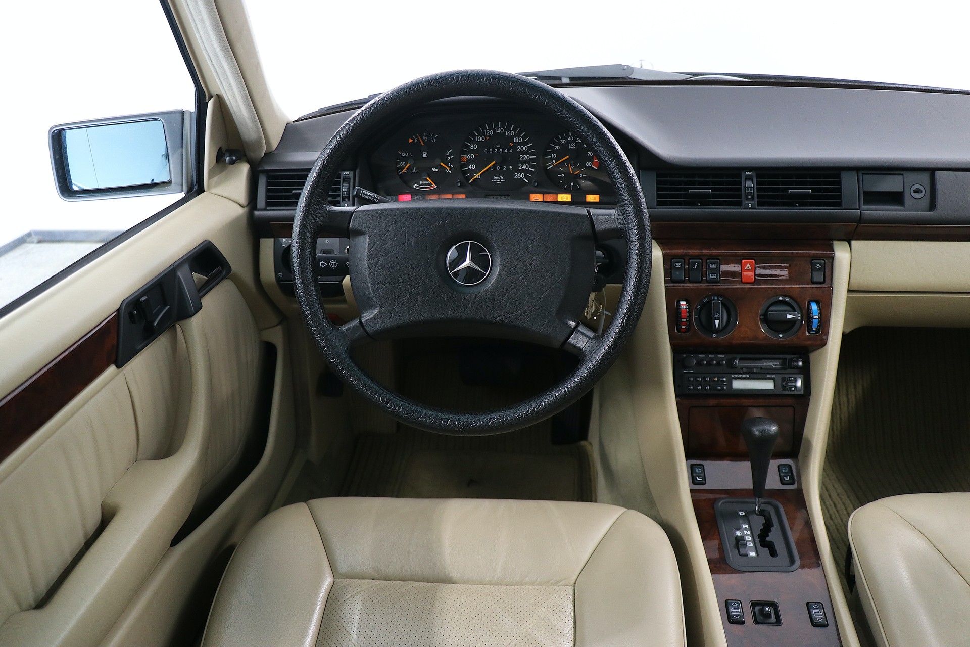 MERCEDES-BENZ 300 E-24*Veteranenfahrzeug*-image-9