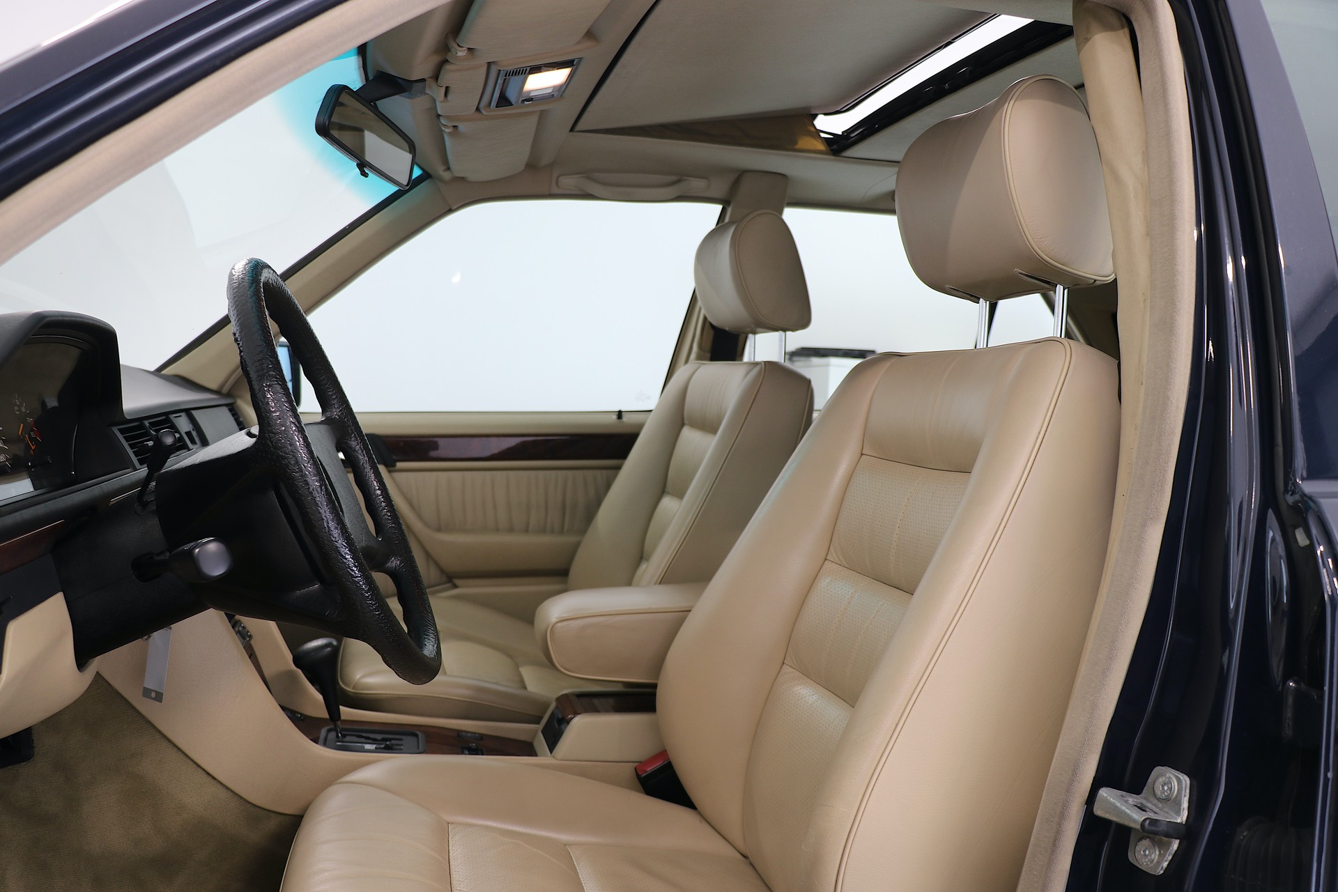 MERCEDES-BENZ 300 E-24*Veteranenfahrzeug*-image-6