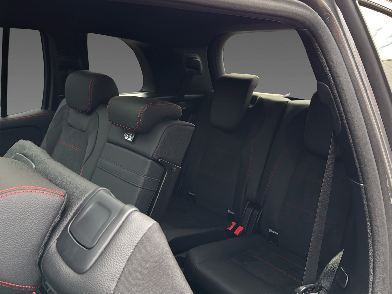 MERCEDES-BENZ GLB 250 4Matic 8G-Tronic-image-11