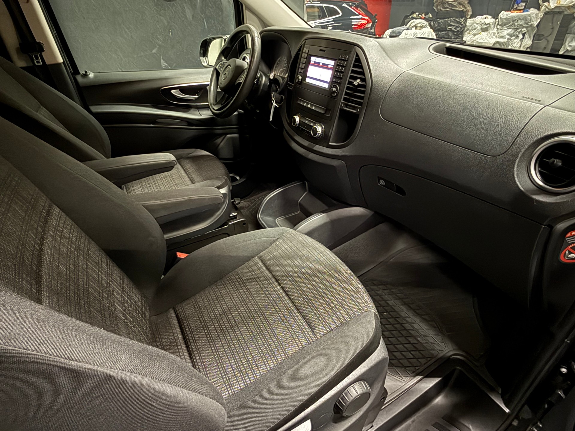 MERCEDES-BENZ Vito 119 BlueTEC Tourer Base L 4Matic 7G-Tronic-image-6