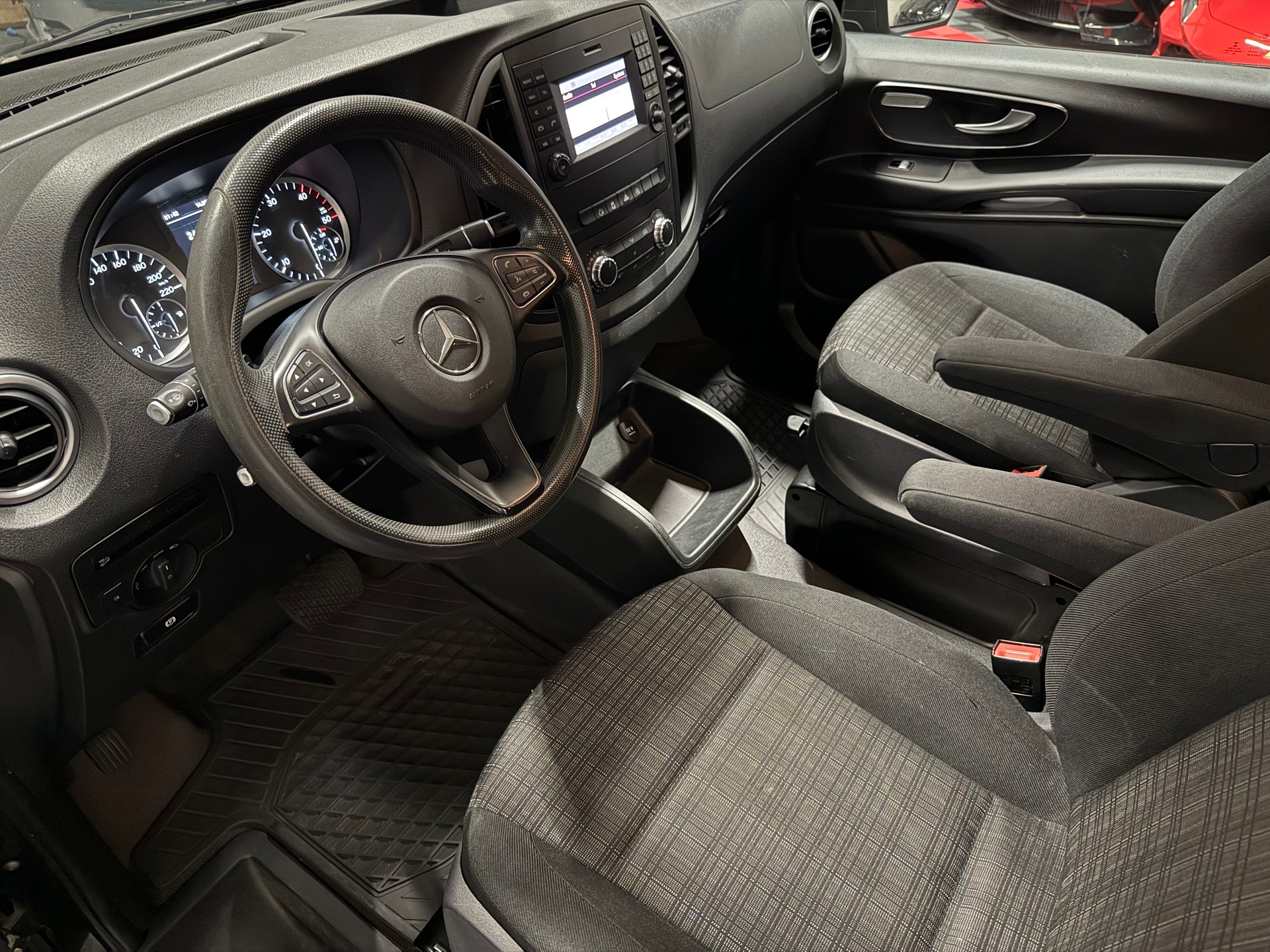 MERCEDES-BENZ Vito 119 BlueTEC Tourer Base L 4Matic 7G-Tronic-image-13