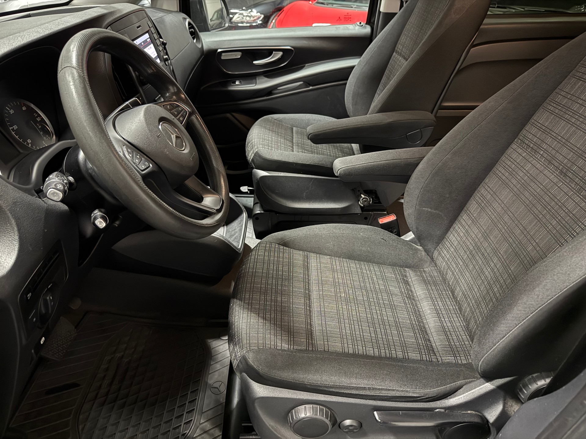 MERCEDES-BENZ Vito 119 BlueTEC Tourer Base L 4Matic 7G-Tronic-image-14