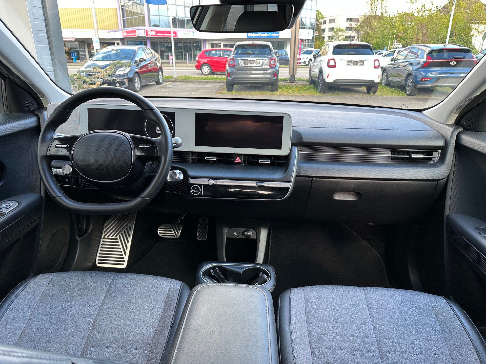 HYUNDAI Ioniq 5 72kWh Look 4WD-image-12