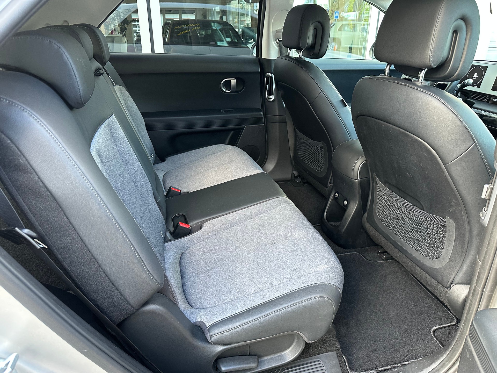 HYUNDAI Ioniq 5 72kWh Look 4WD-image-8