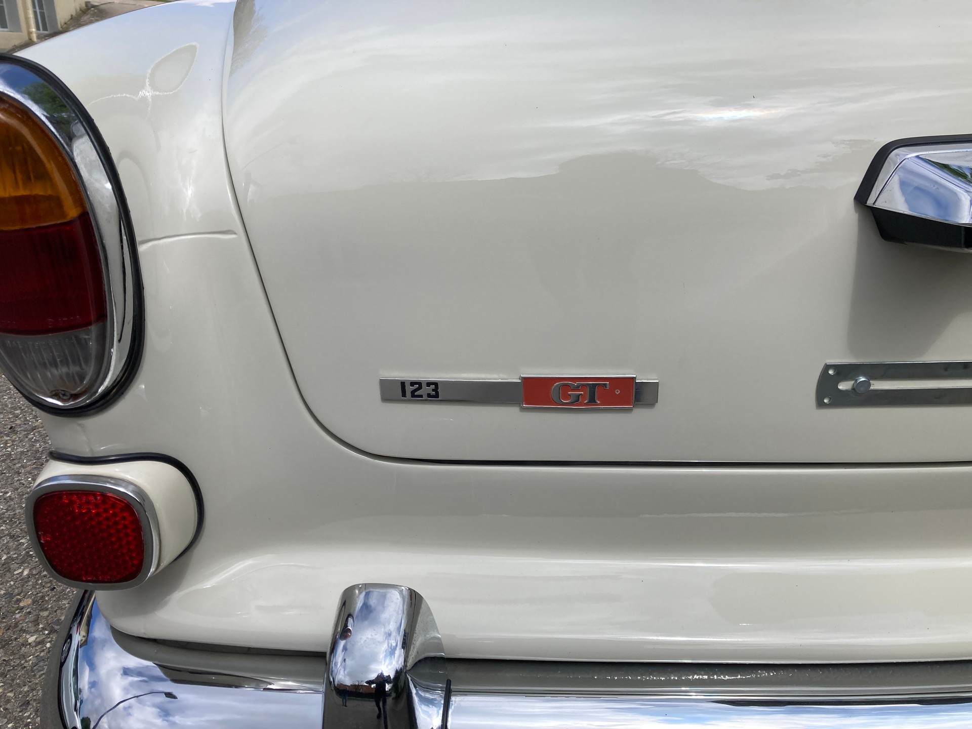 VOLVO 123 GT-image-4