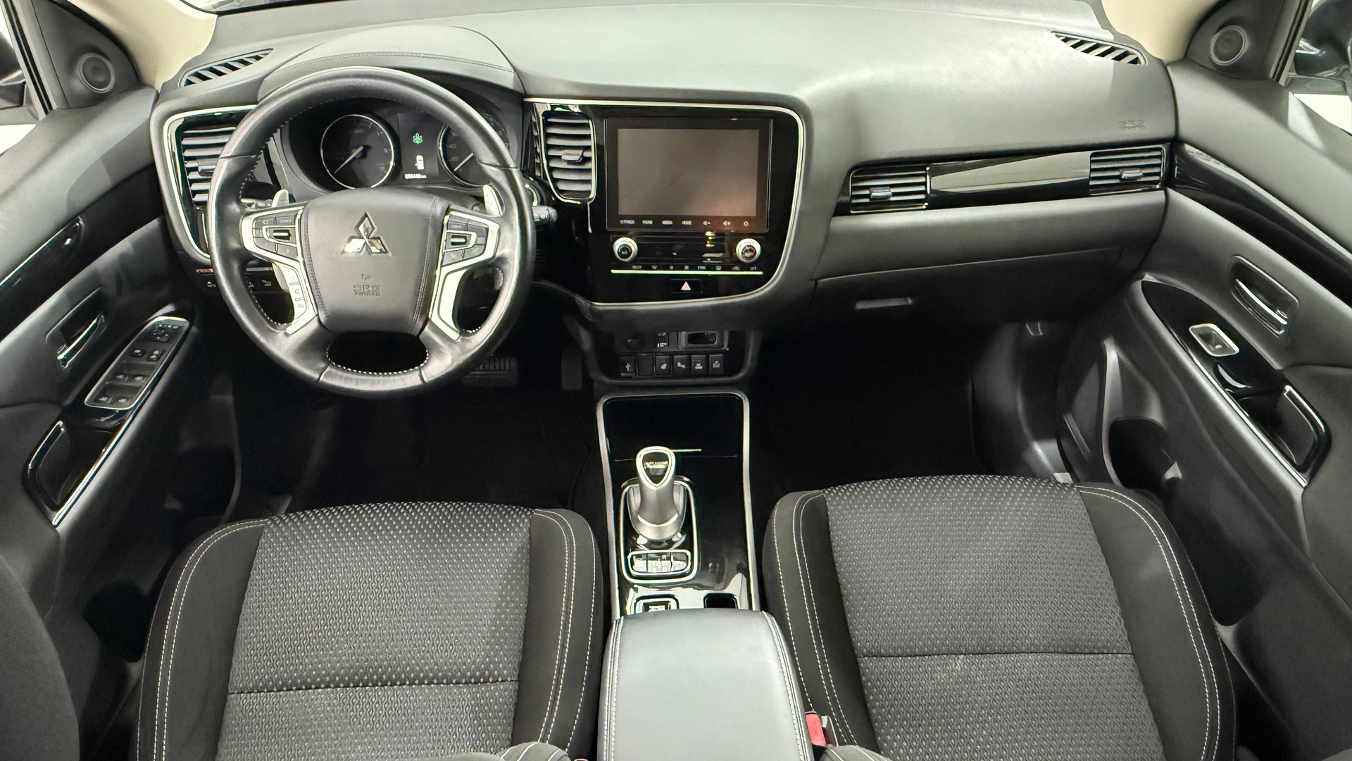 MITSUBISHI Outlander 2.4 PHEV Style 4WD Automatic-image-11