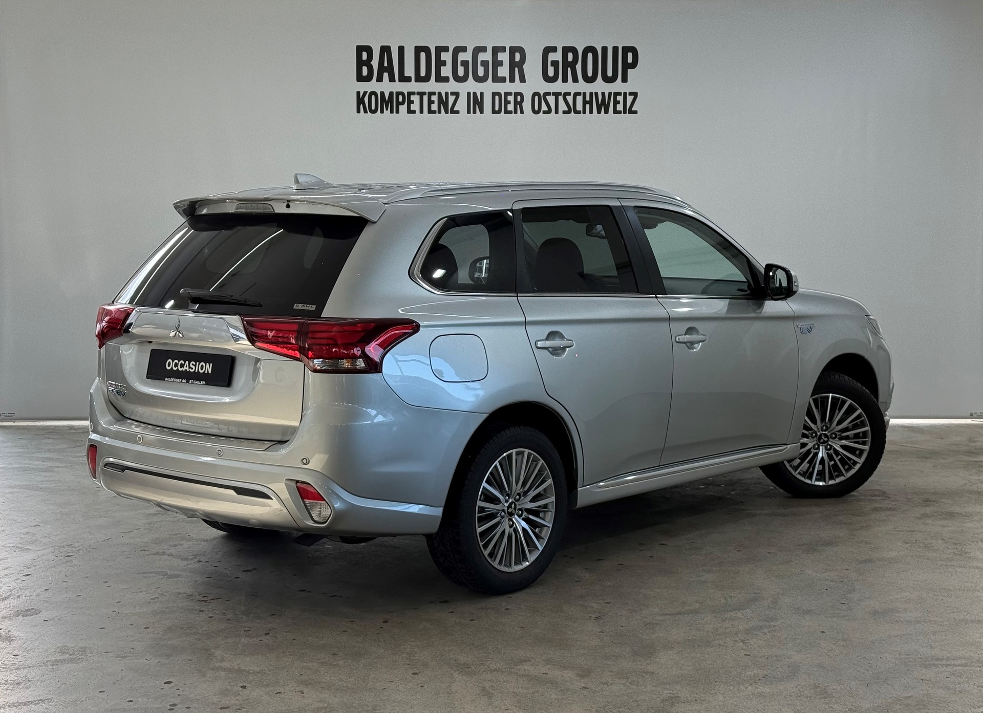 MITSUBISHI Outlander 2.4 PHEV Style 4WD Automatic-image-2