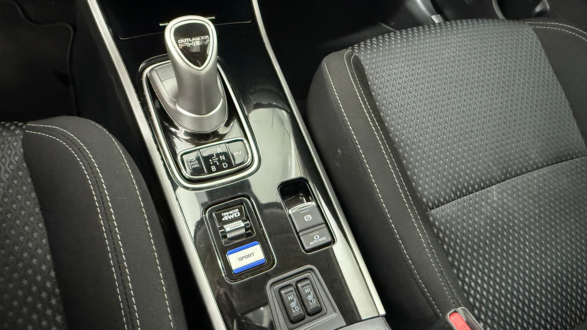 MITSUBISHI Outlander 2.4 PHEV Style 4WD Automatic-image-8