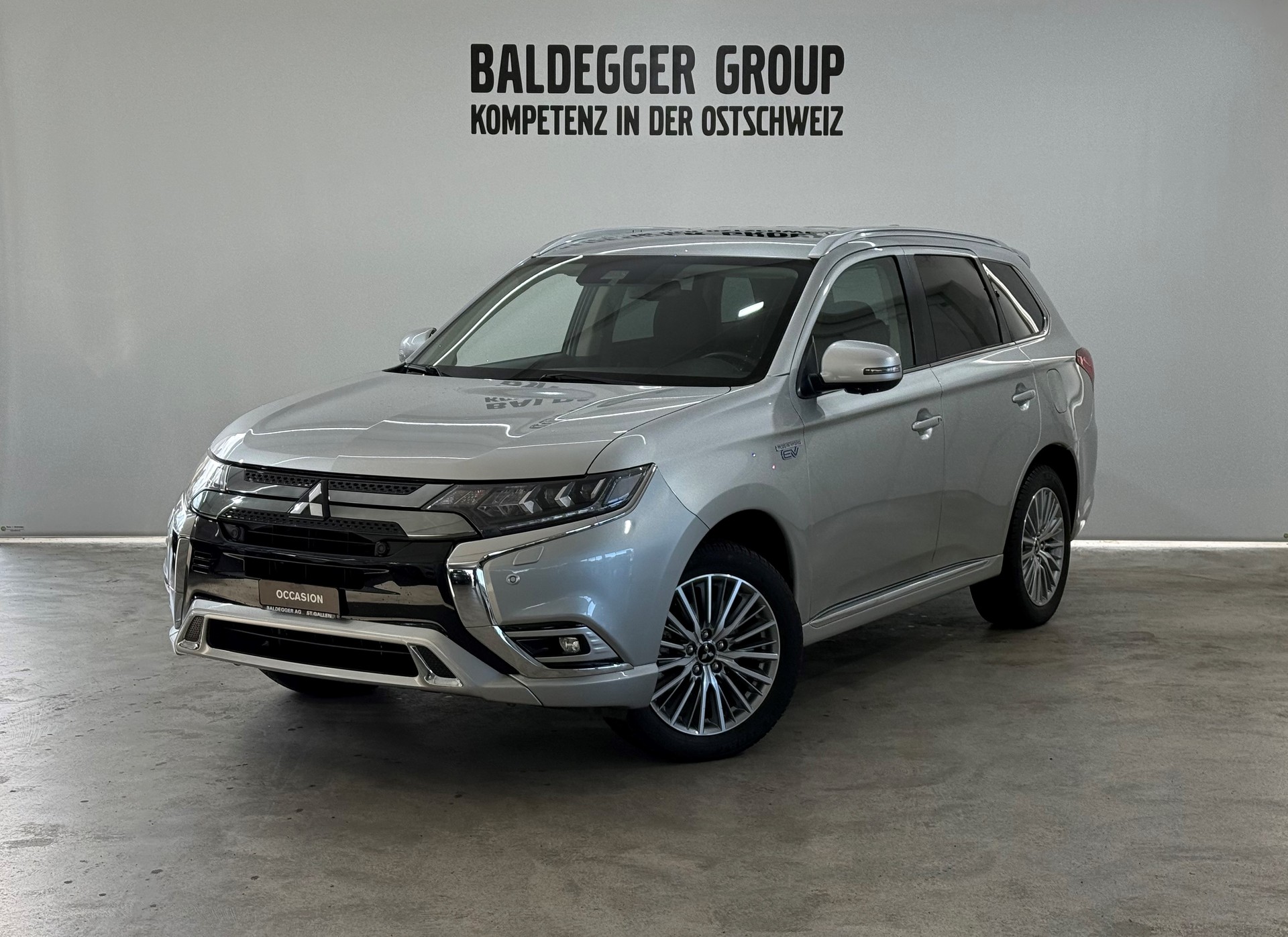MITSUBISHI Outlander 2.4 PHEV Style 4WD Automatic-image-0