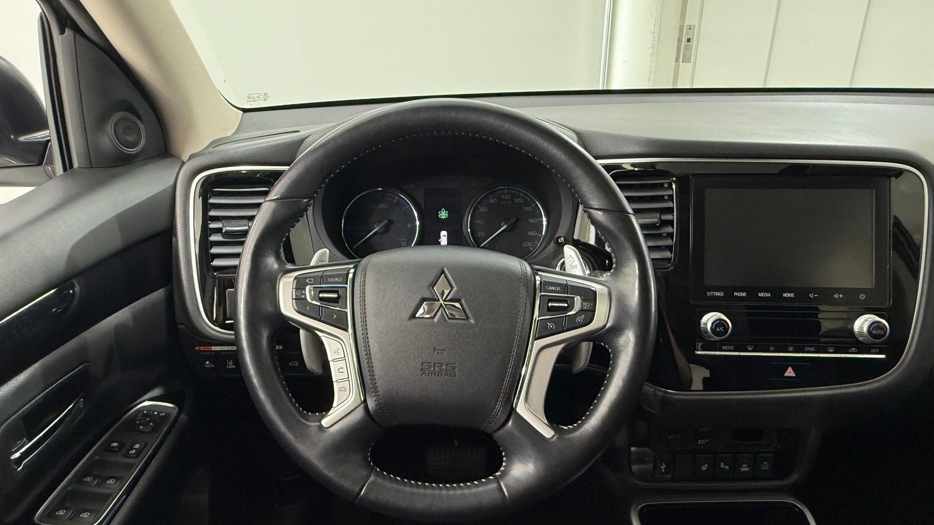 MITSUBISHI Outlander 2.4 PHEV Style 4WD Automatic-image-13