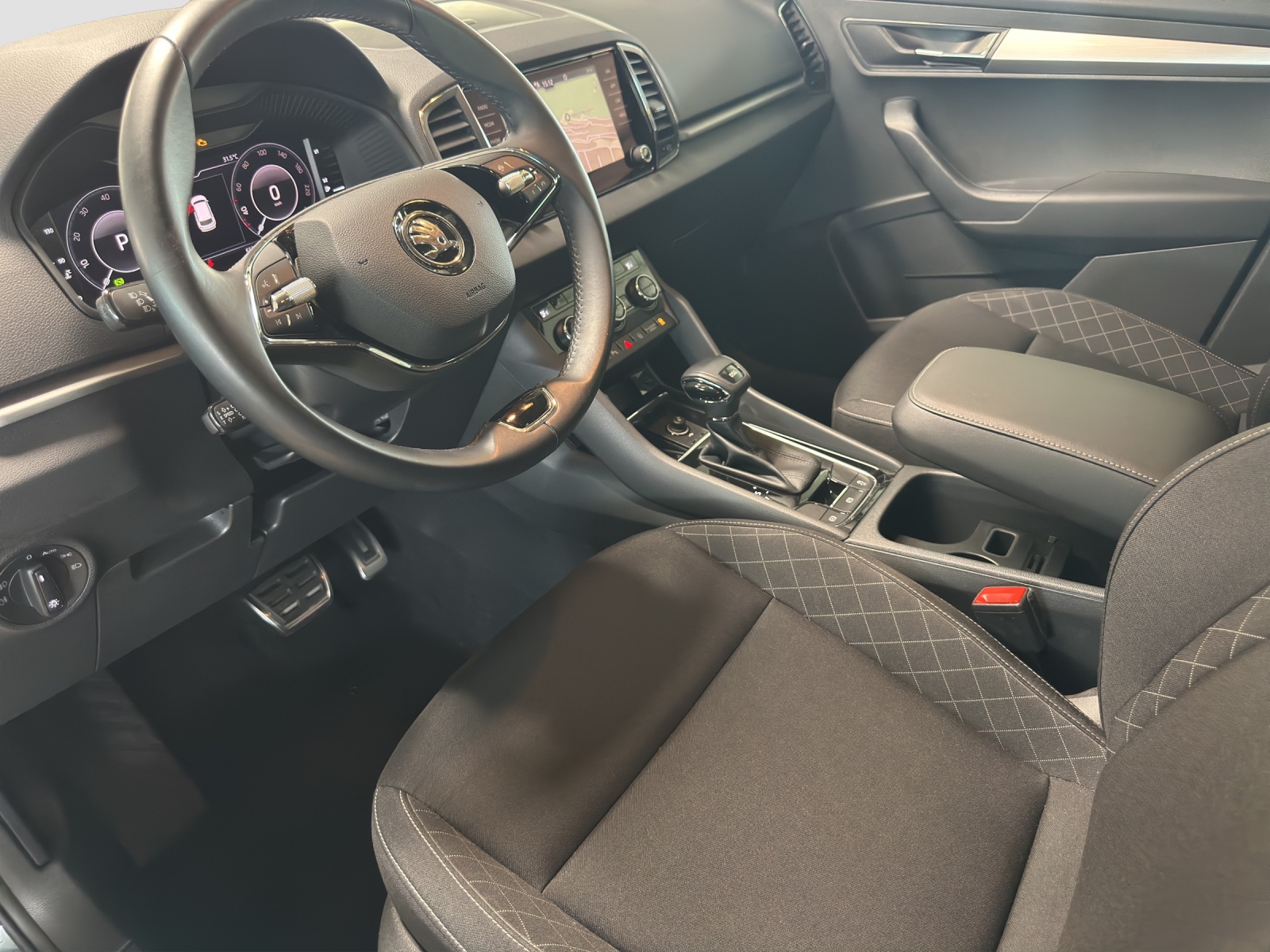 SKODA Karoq 1.5 TSI ACT Ambition DSG-image-7