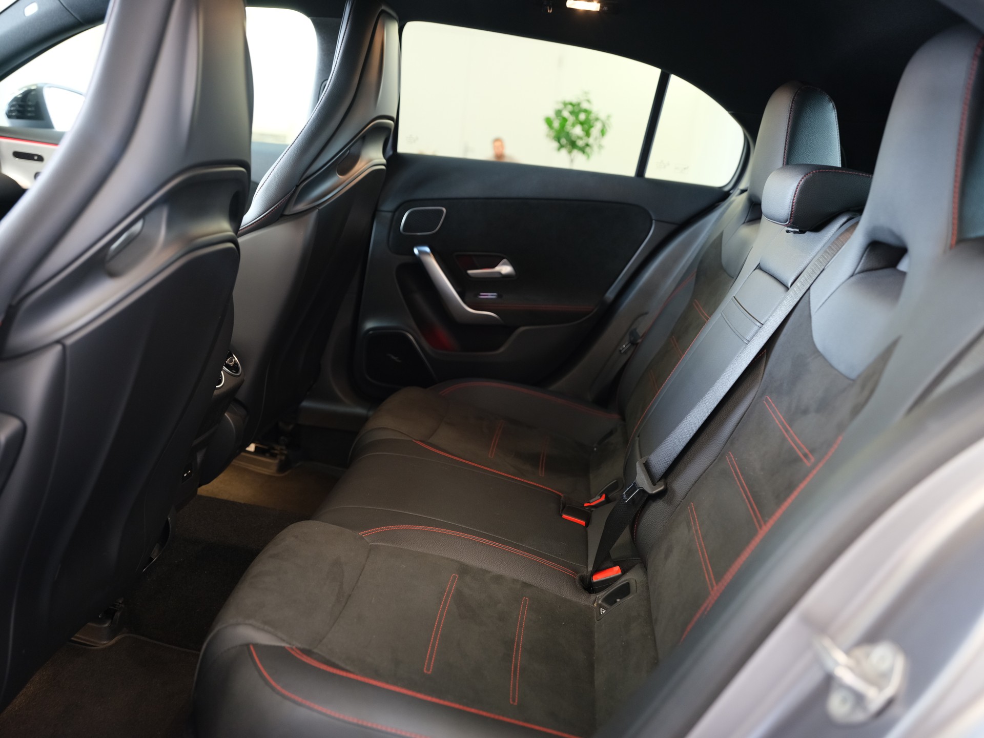 MERCEDES-BENZ A 35 AMG 4Matic Speedshift-image-17