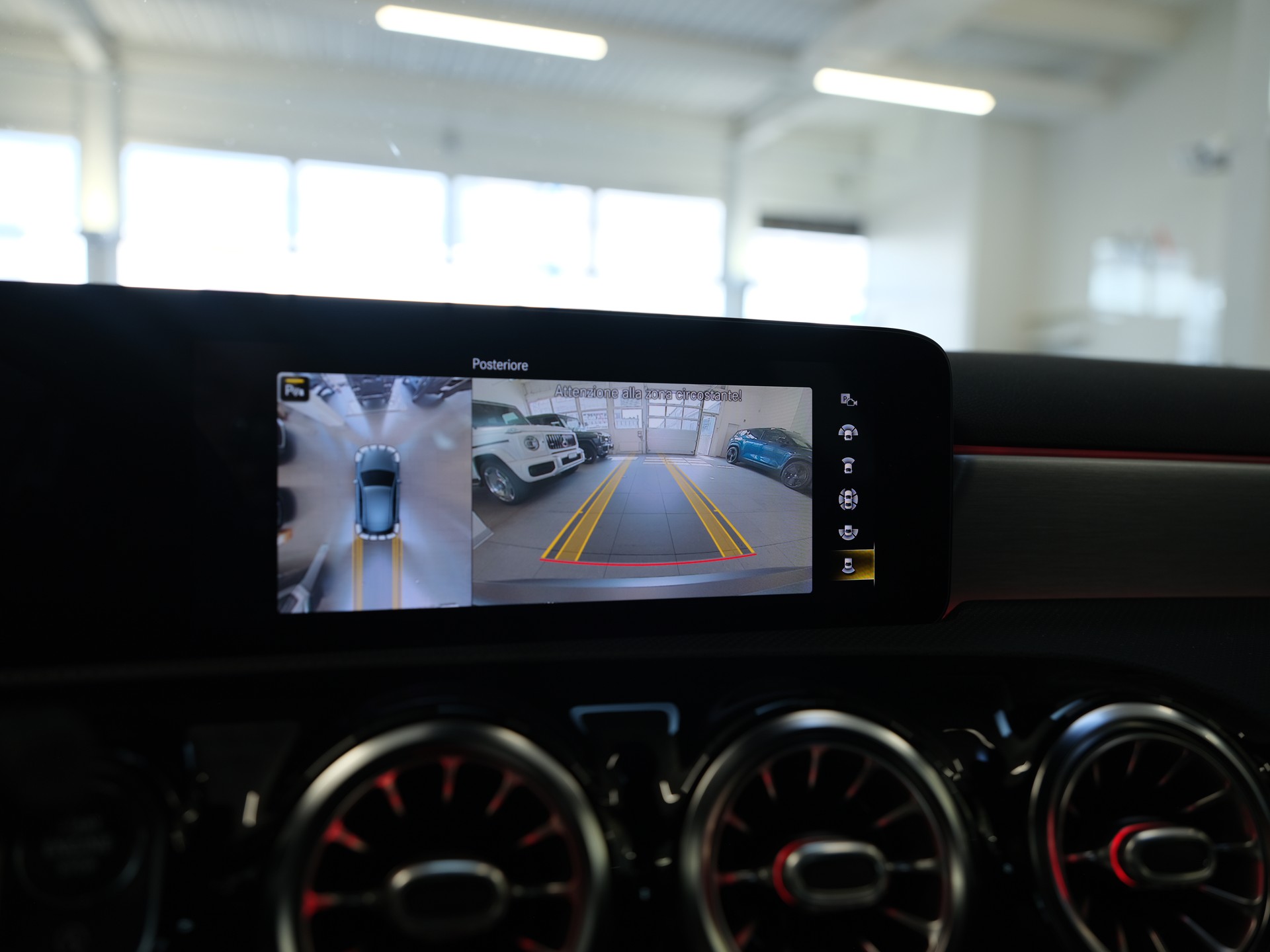 MERCEDES-BENZ A 35 AMG 4Matic Speedshift-image-16