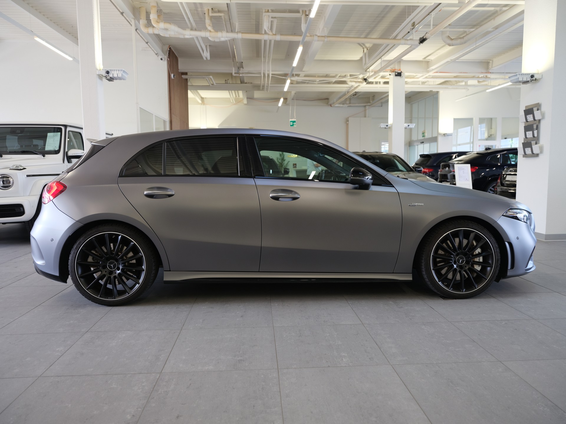 MERCEDES-BENZ A 35 AMG 4Matic Speedshift-image-6