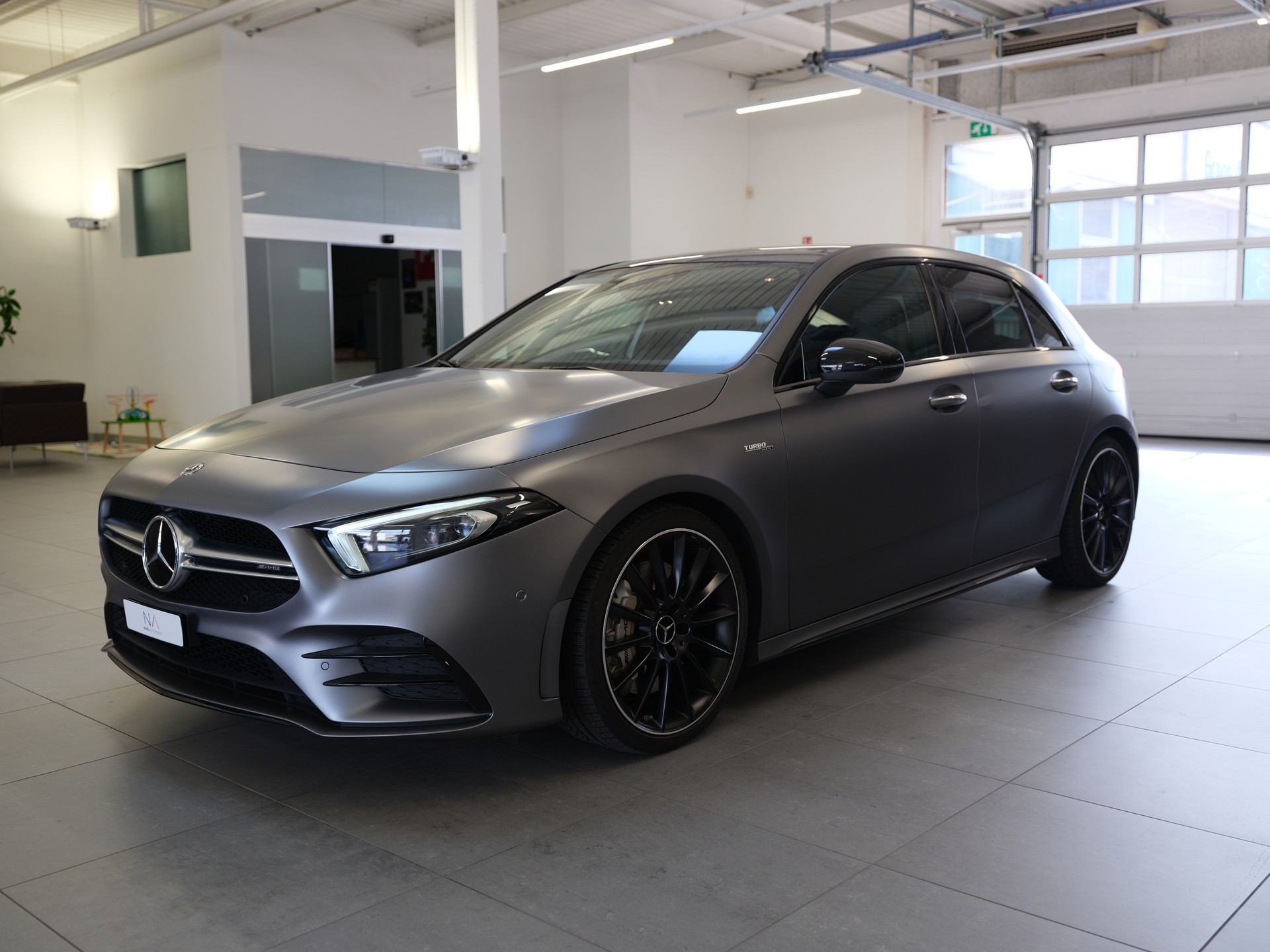 MERCEDES-BENZ A 35 AMG 4Matic Speedshift-image-3