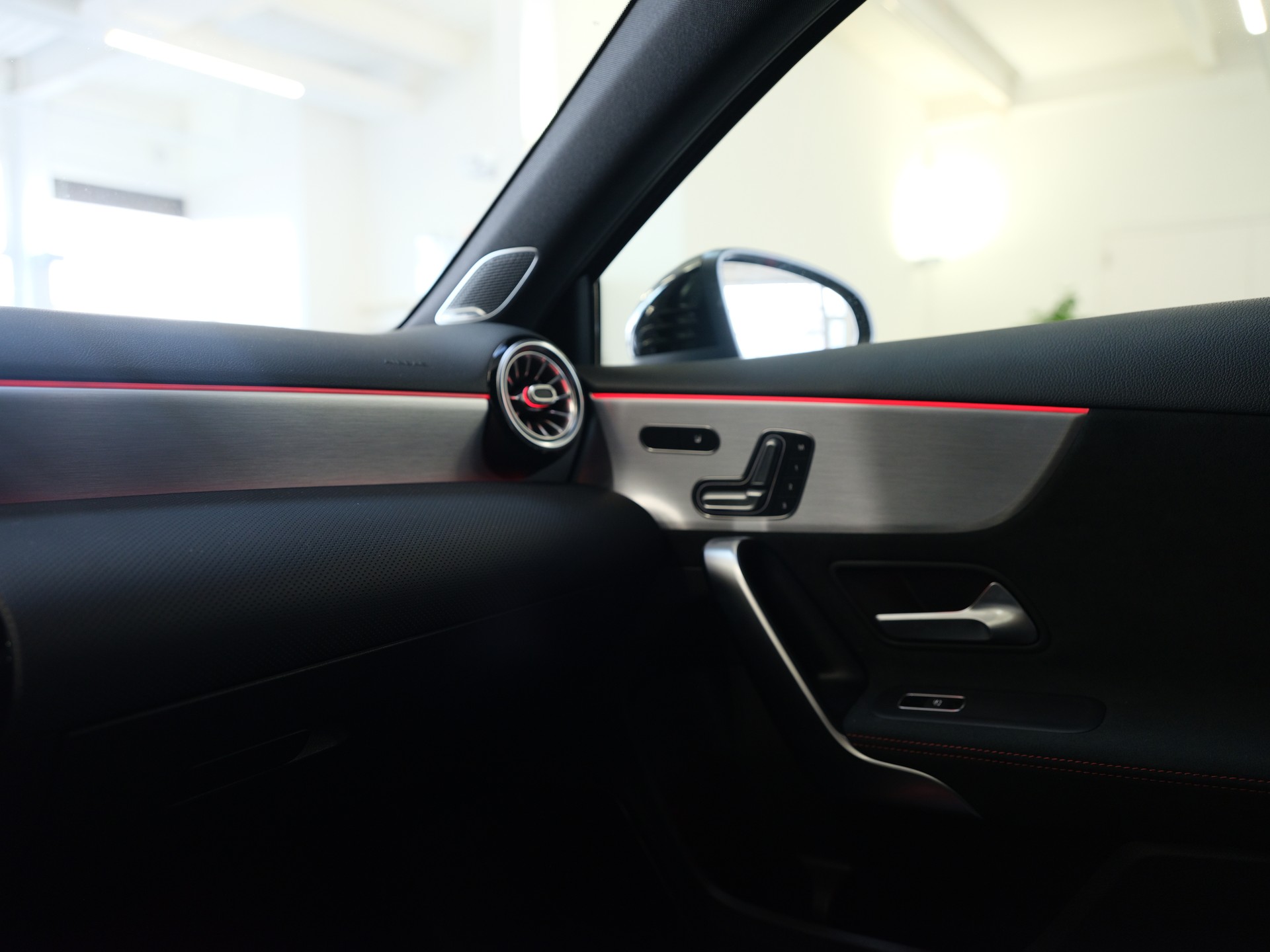 MERCEDES-BENZ A 35 AMG 4Matic Speedshift-image-14
