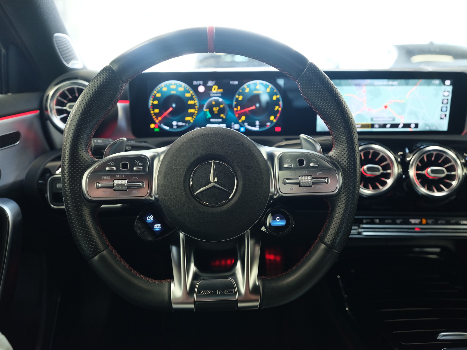 MERCEDES-BENZ A 35 AMG 4Matic Speedshift-image-13