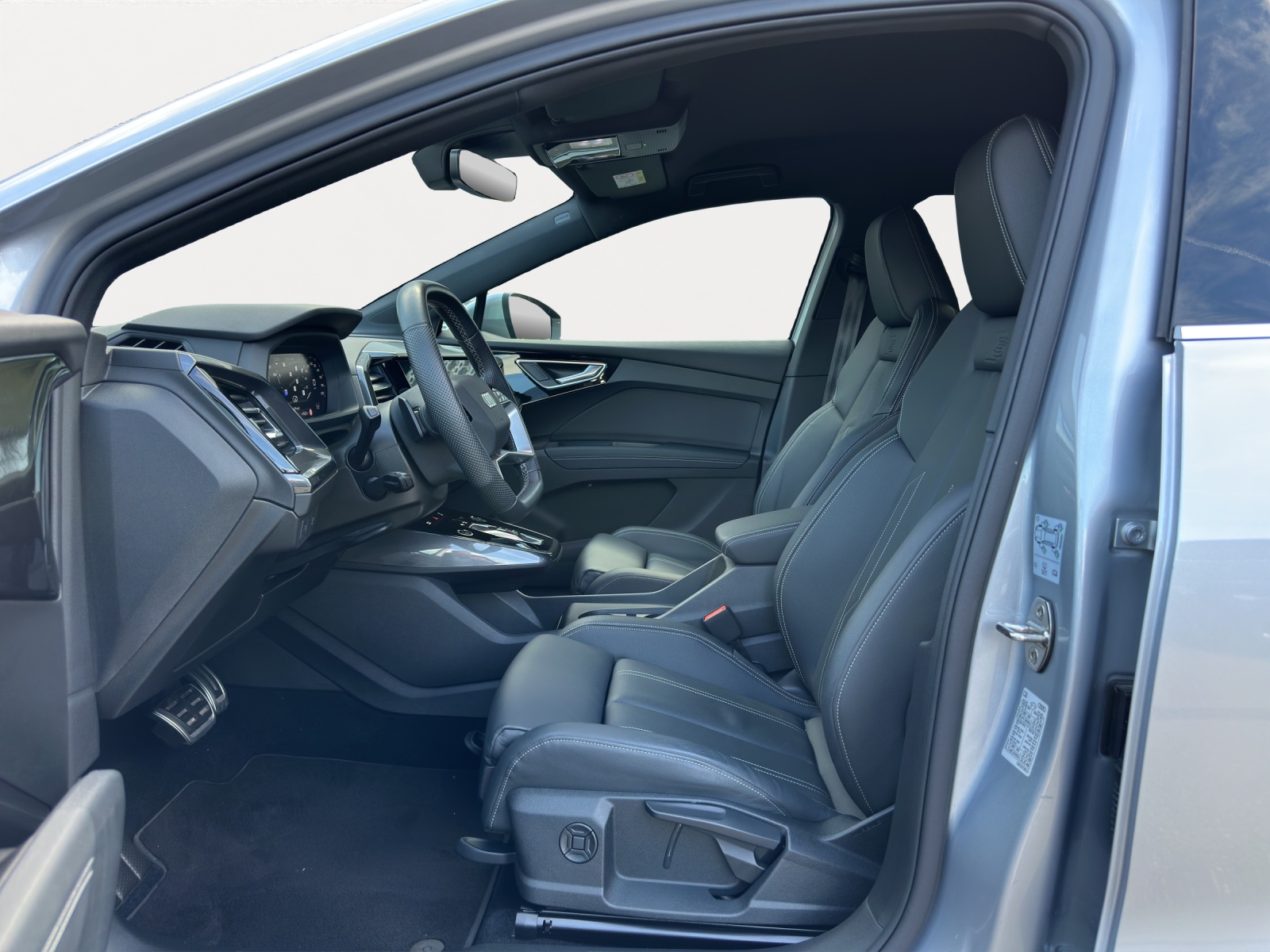 AUDI Q4 e-tron 50 quattro-image-4