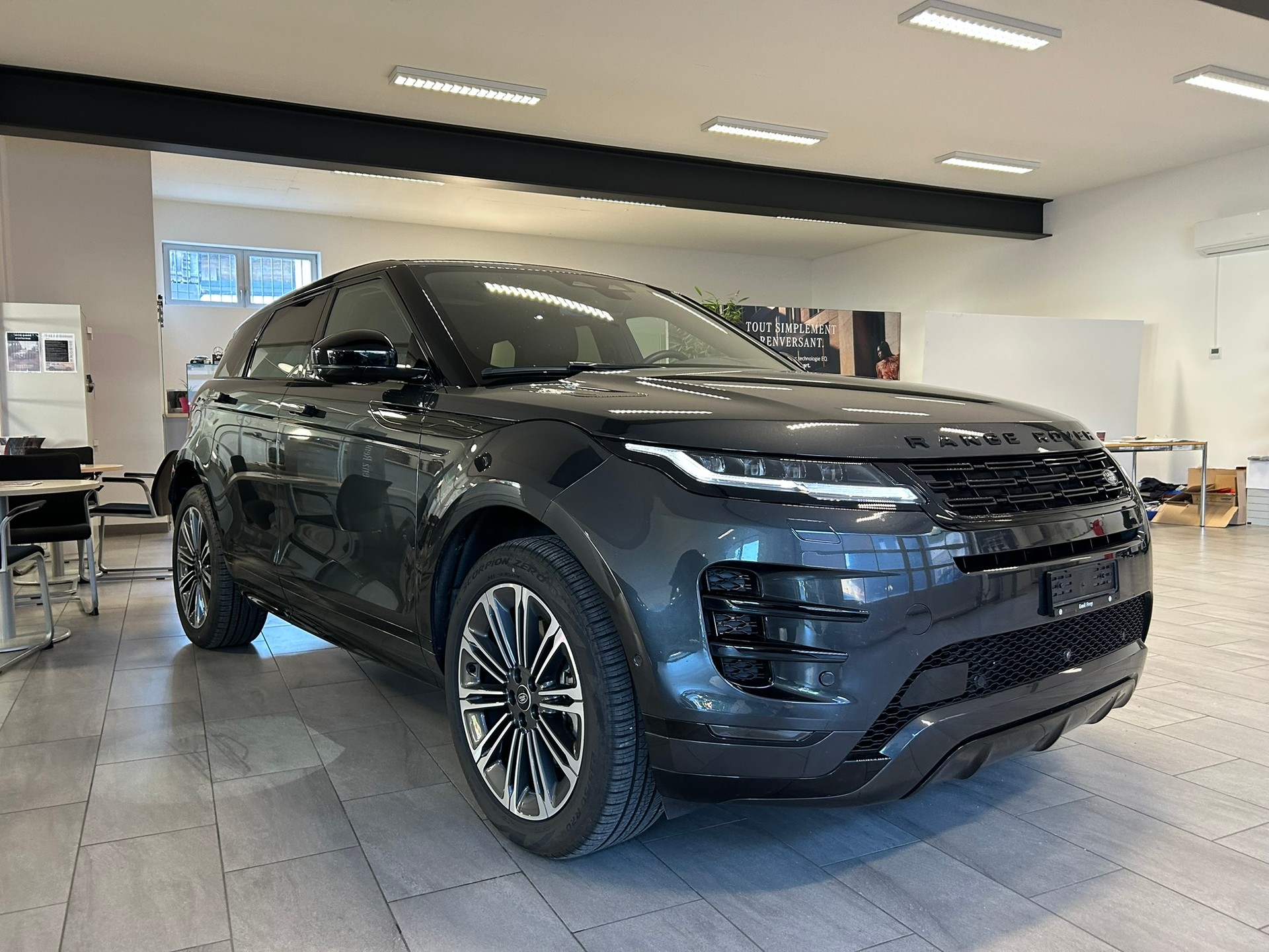 LAND ROVER Range Rover Evoque P 270e Dynamic HSE AT9-showroom-element-2