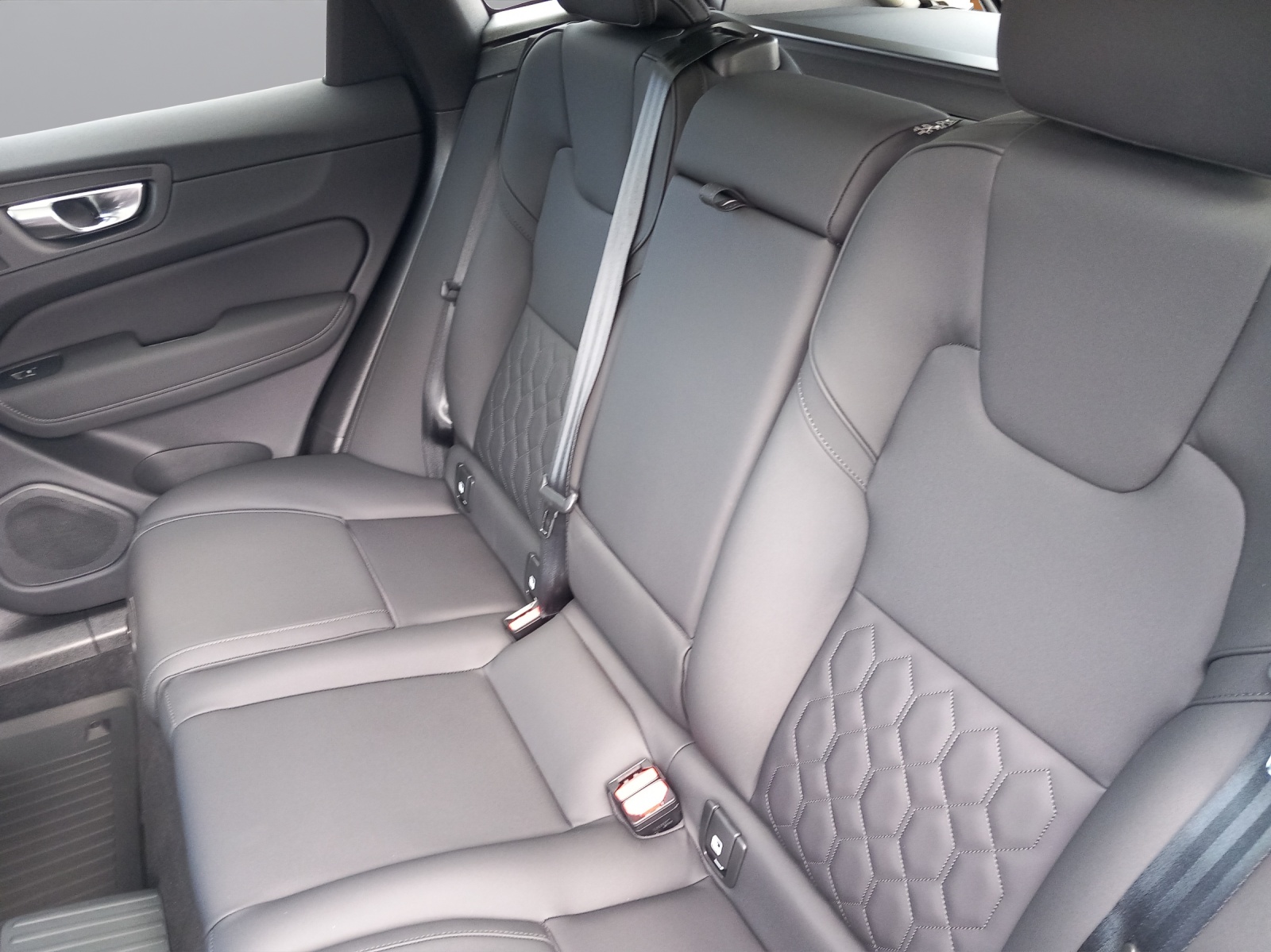 VOLVO XC60 2.0 T6 TE Ultra Dark eAWD-image-9