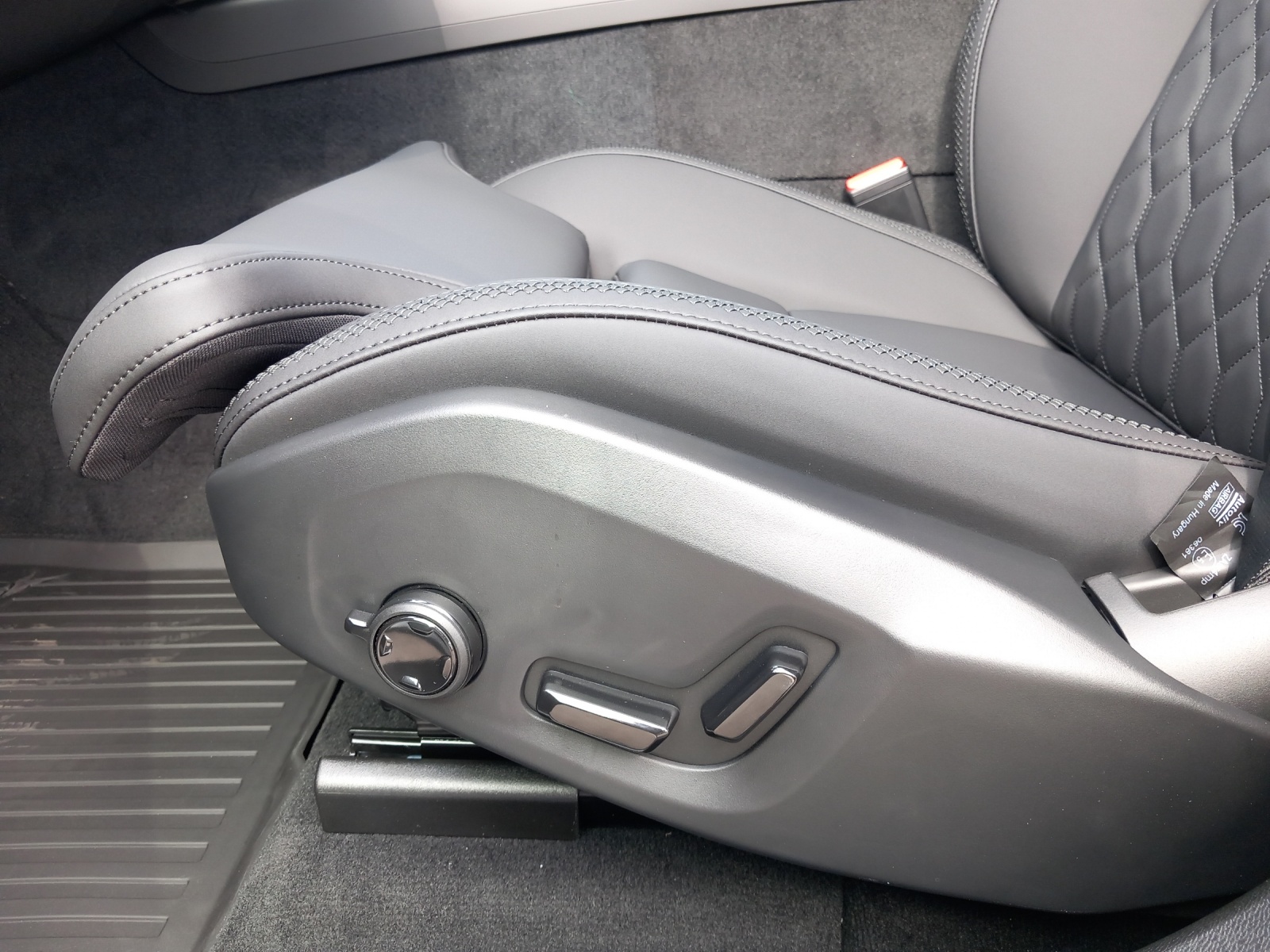 VOLVO XC60 2.0 T6 TE Ultra Dark eAWD-image-13