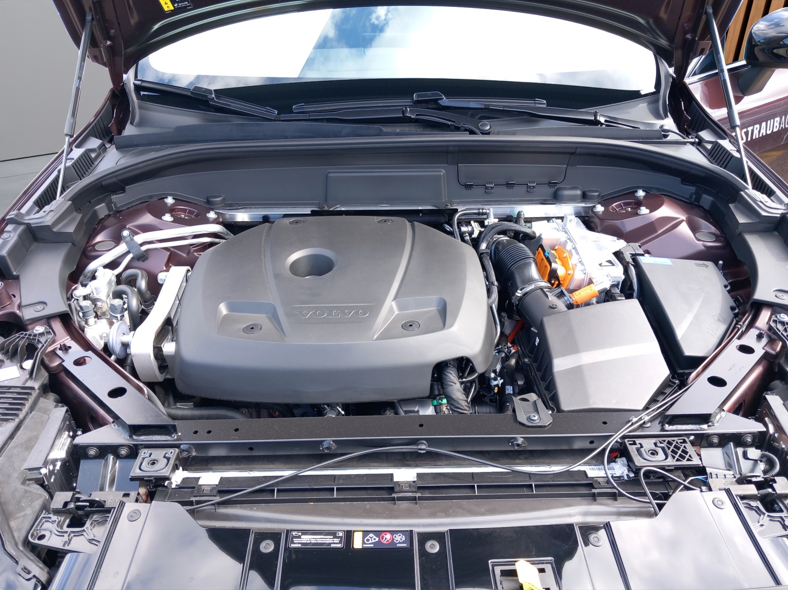 VOLVO XC60 2.0 T6 TE Ultra Dark eAWD-image-26