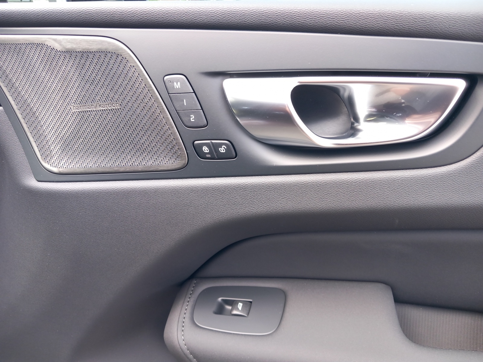VOLVO XC60 2.0 T6 TE Ultra Dark eAWD-image-20