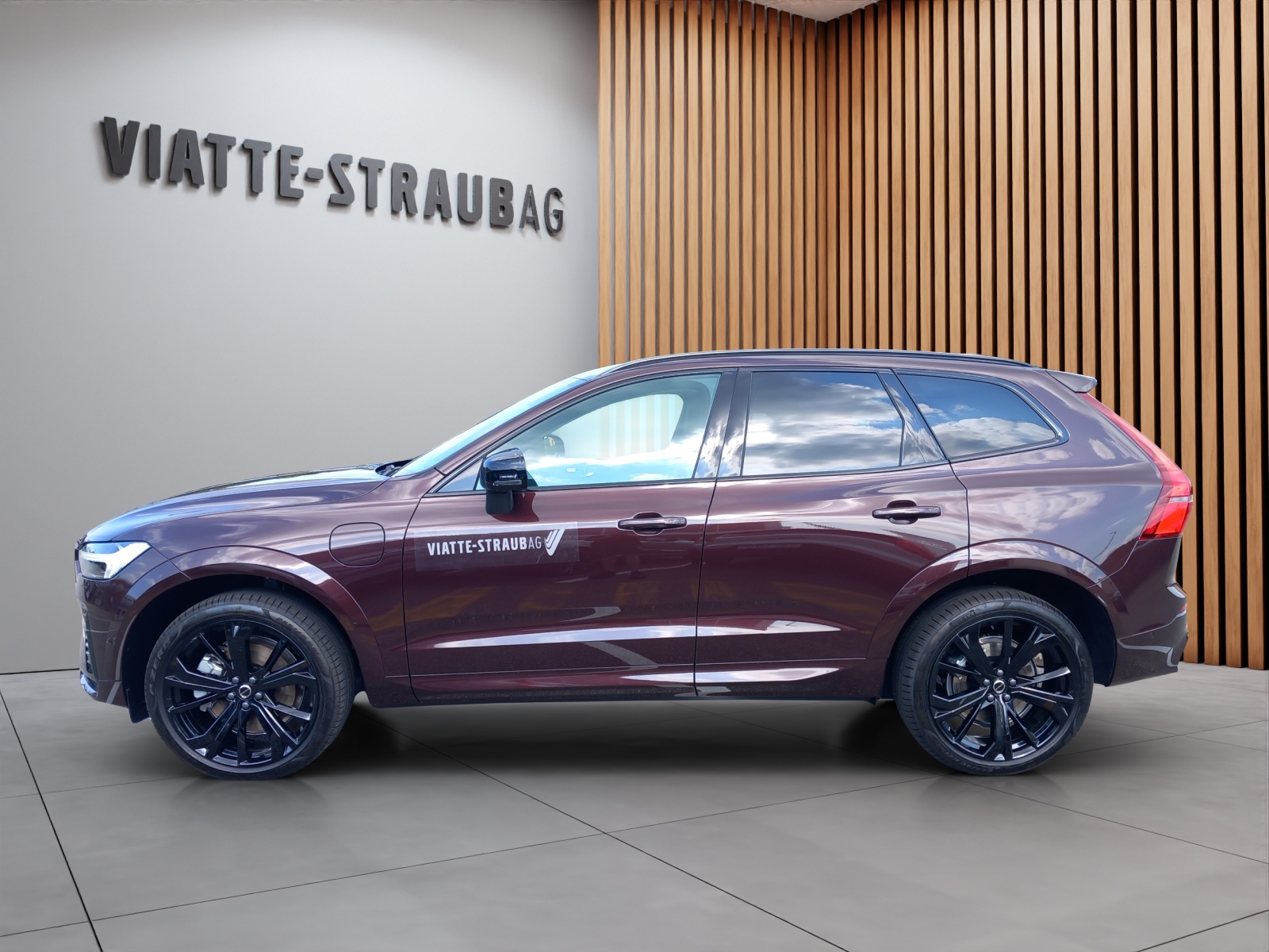 VOLVO XC60 2.0 T6 TE Ultra Dark eAWD-showroom-element-1