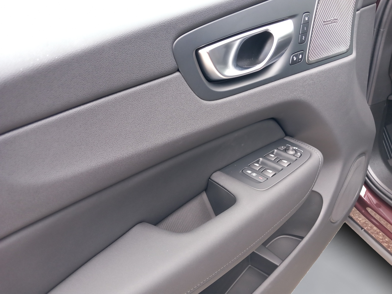 VOLVO XC60 2.0 T6 TE Ultra Dark eAWD-image-18