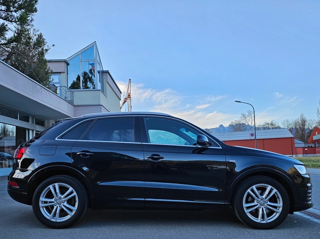 AUDI Q3 2.0 TDI Quattro S-tronic S-Line Sportpaket-image-4