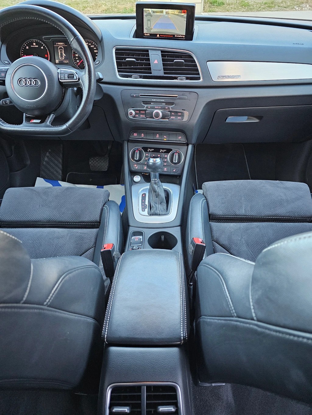 AUDI Q3 2.0 TDI Quattro S-tronic S-Line Sportpaket-image-9